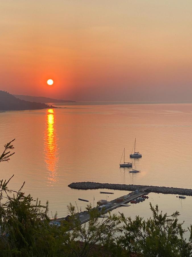 מנטון Villa L'Ensoleillee Vue Panoramique Mer, 250 M De La Plage Et Du Centre Ville מראה חיצוני תמונה